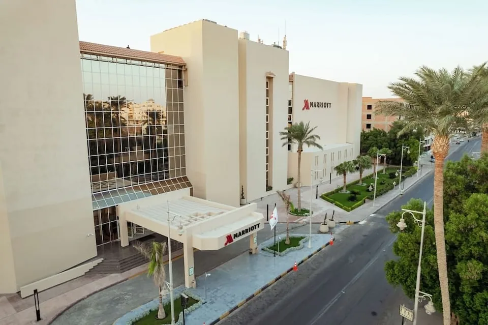 Entrance of Hurghada Marriott Beach Resort for airport transfer arrival